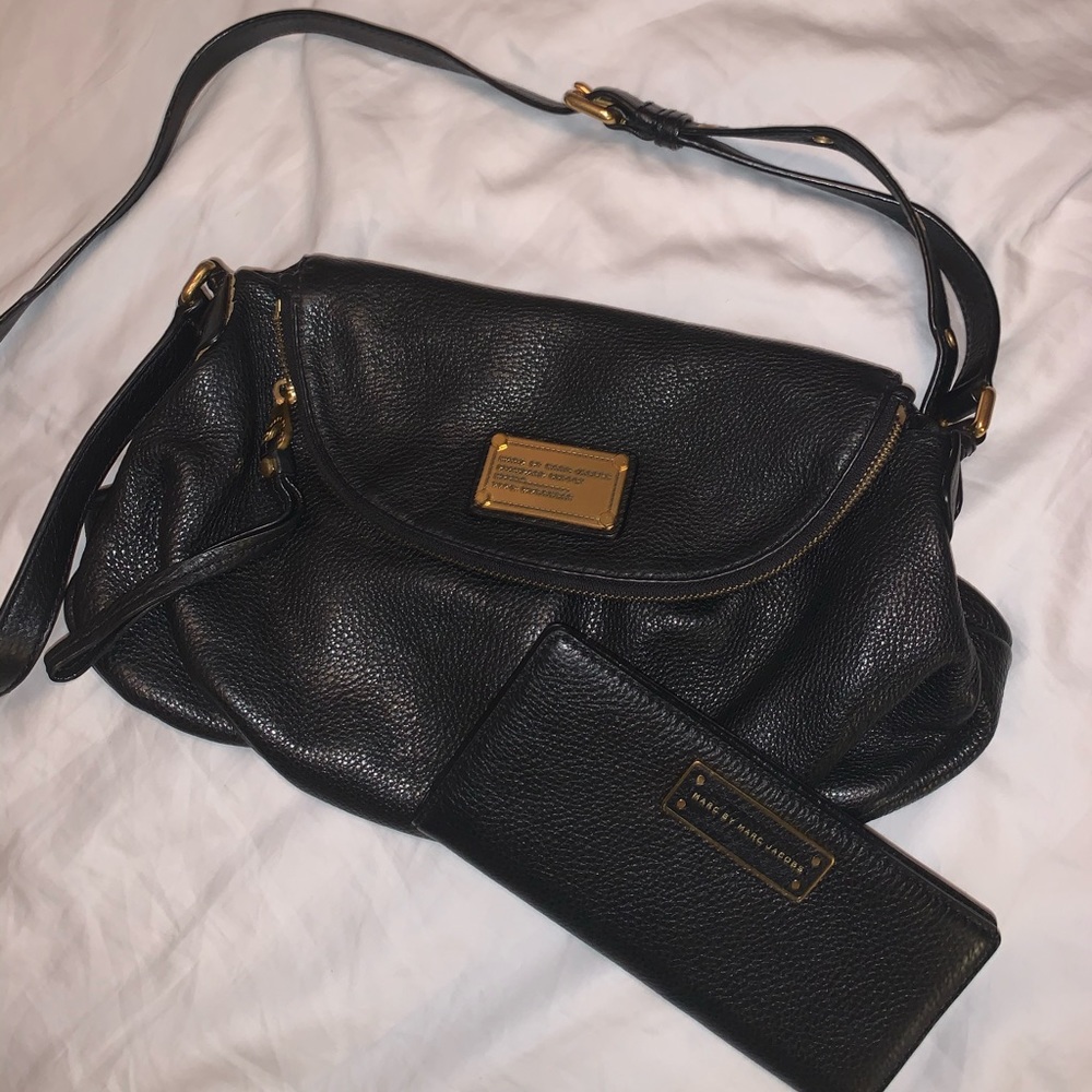 Marc Jacob Large Crossbody w/ matching wallet